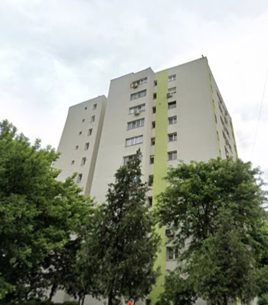 Colentina, Fundeni, Avion, pe  marginea Parcului Plumbuita